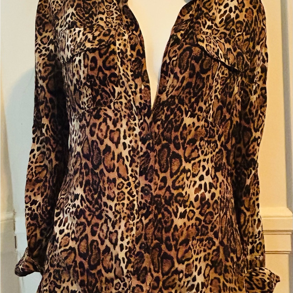 Leopard Print Women's Top Shirt Size S Long Sleeves 2 front pockets By BeBe